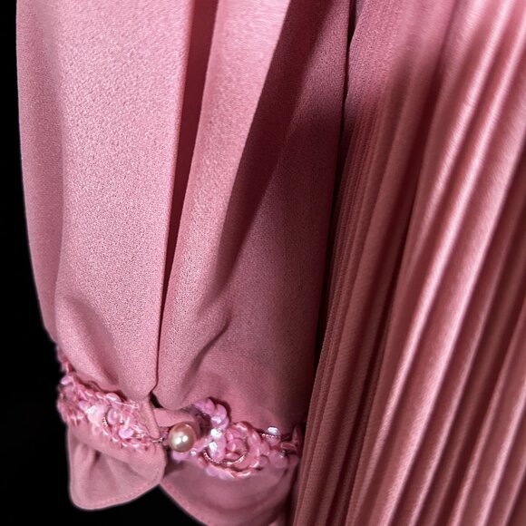 Vintage 1970s Union Made Dusty Pink Pleated Secretary Mod Dress Sequins Accents - Picture 9 of 14
